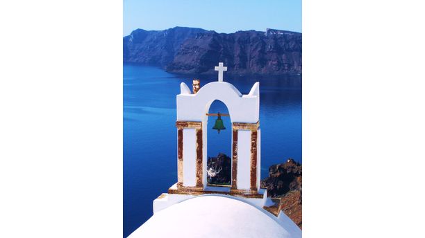 Santorini's Striking Setting