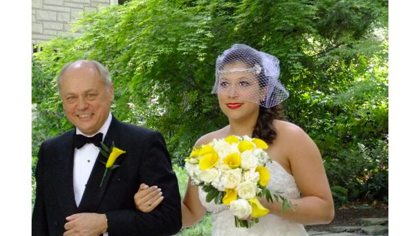 Lauren sees her groom at the alter