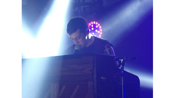 Tyler Serenading the Crowd in Chicago