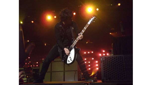 Billie Joe Gets Up Close & Rocks!!