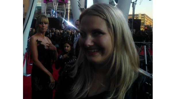 Heidi Klum Photobombed Me at the AMAs!