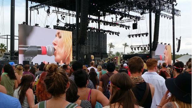 Coachella- Elle Goulding