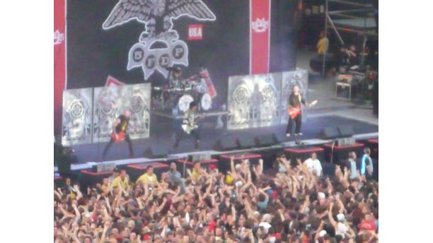 Epic crowd for Five Finger Death Punch