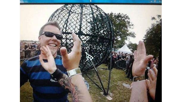 Hetfield High Five